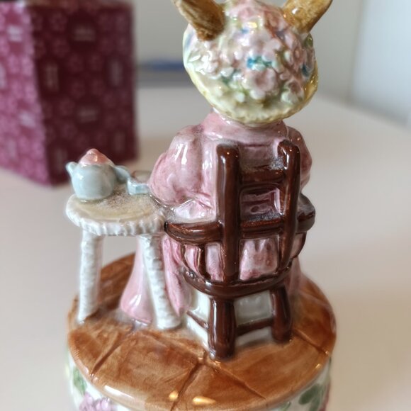 Music Box Rabbit, Period Costume, Serving Tea - - Picture 3 of 9